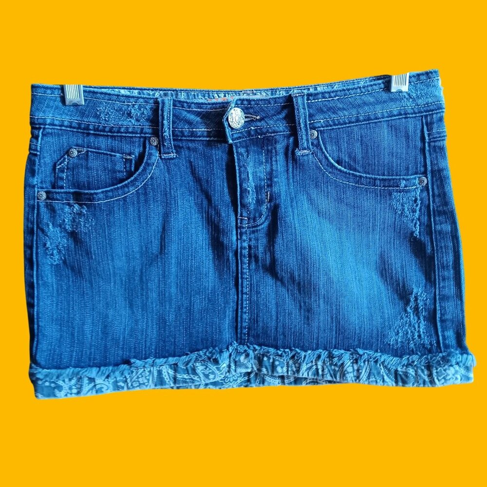 Size 3 Tyte Womens Blue Denim Mini Skirt With Floral Hem 98% Cotton 2% Spandex